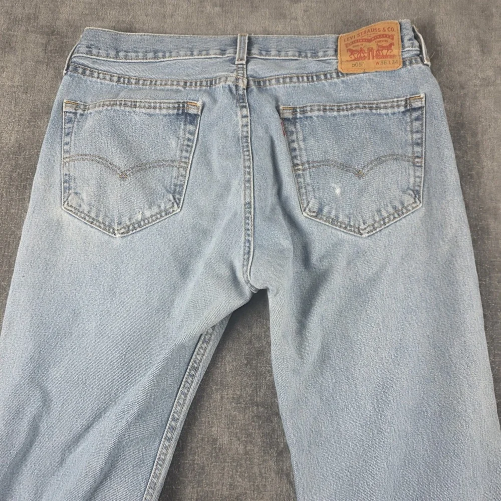 Levis light dirt